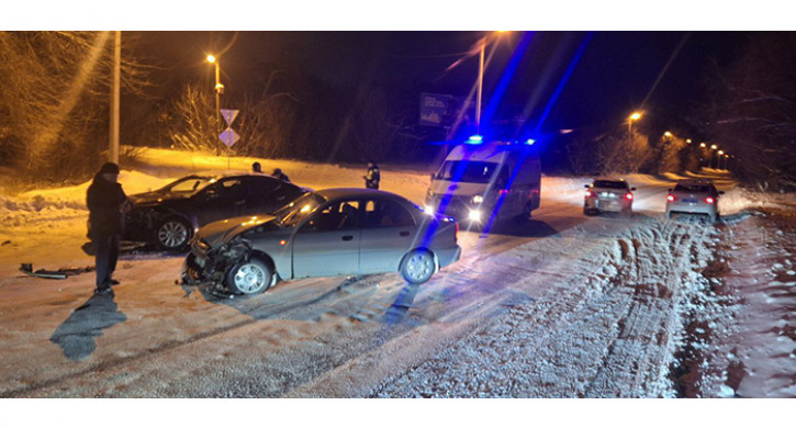 Два школьника пострадали при столкновении автомобилей в Челябинской области