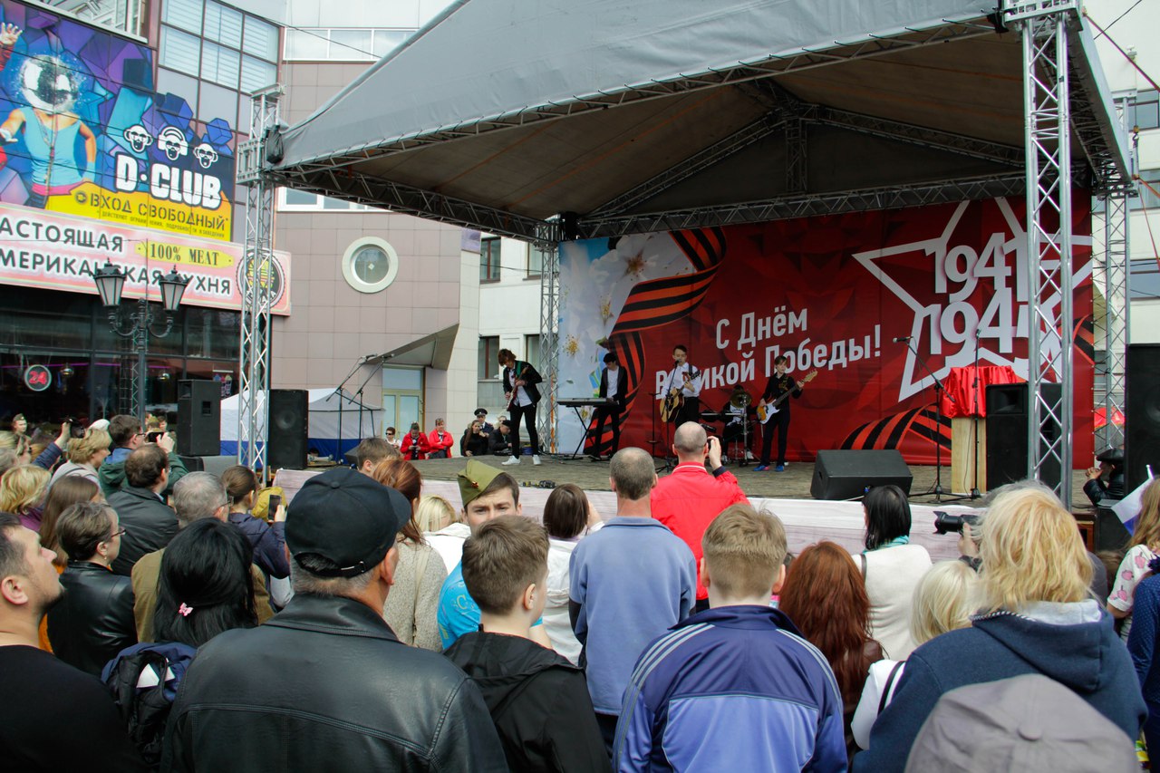 концерт площадь победы. 9 мая парк. сцена на 9 мая на дворцовой площади. концерт 9 мая. концерт на дворцовой площади день победы.